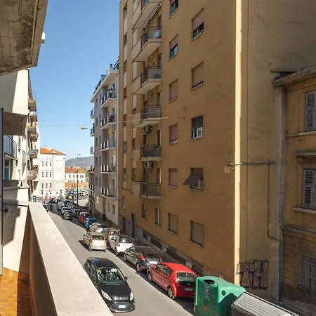 Zona Burlo - Con Terrazzo, Wi-fi Gratuito, Primo Piano Con Ascensore *